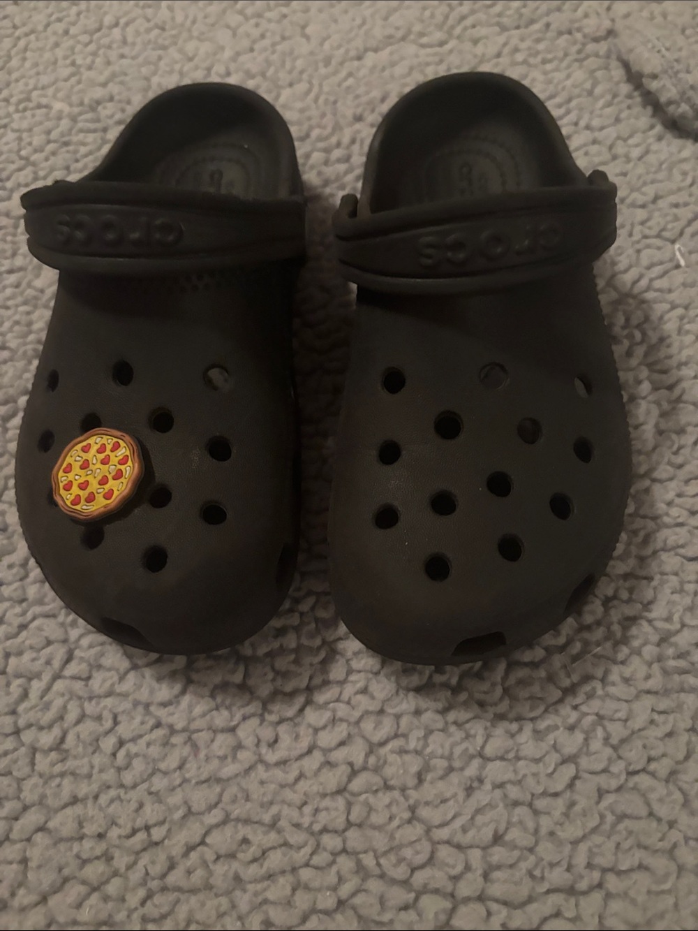 CROCS Kids Classic Clog in Black with Pizza Charm